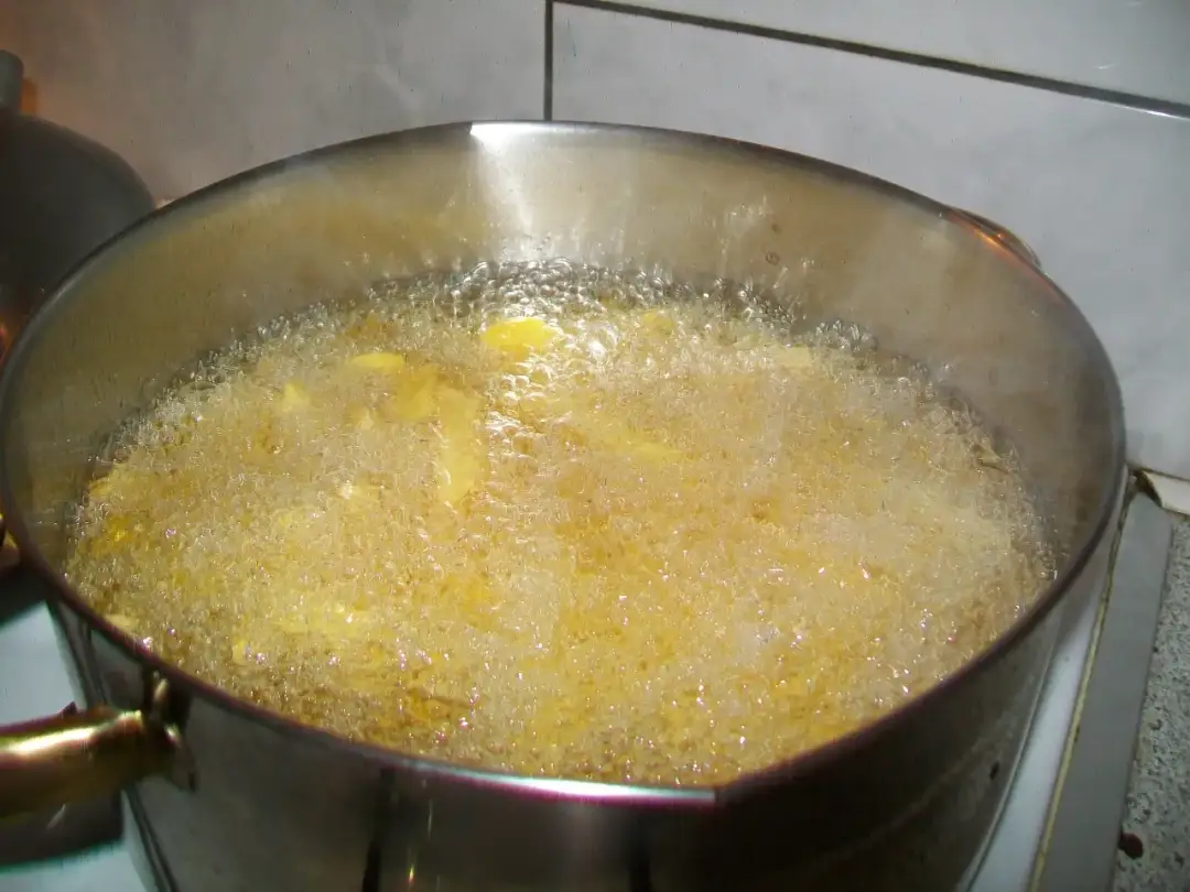 Jak idealnie smażyć frytki w garnku - uniknij najczęstszych błędów