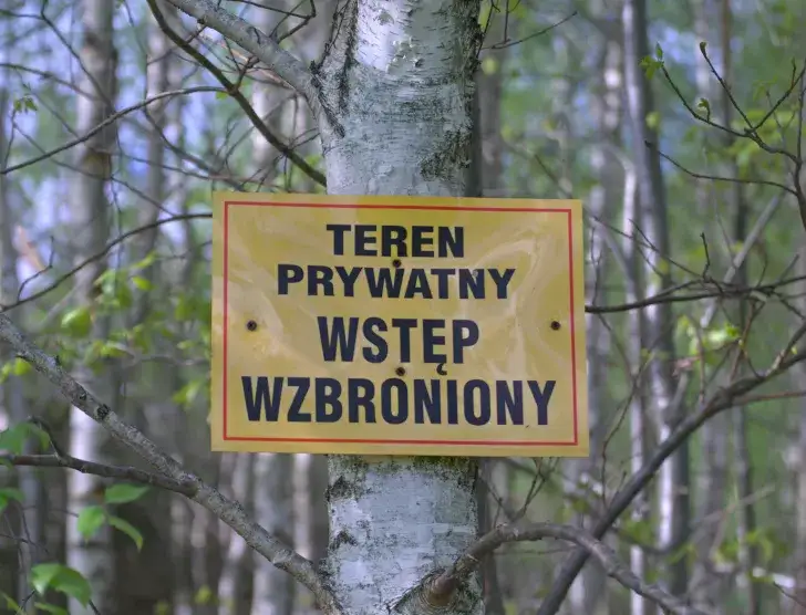 Czy gmina może wejść na teren prywatny? Poznaj swoje prawa i obowiązki