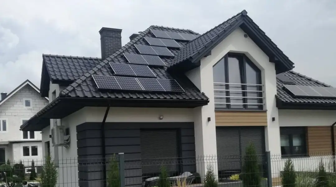 Wady i zalety energii słonecznej - poznaj plusy i minusy paneli fotowoltaicznych