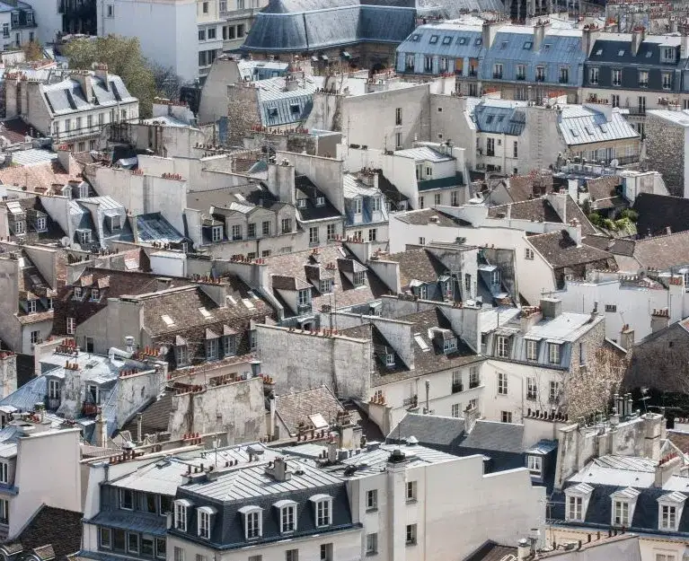 Czego nie ma w Paryżu? Zaskakujące fakty o brakujących elementach