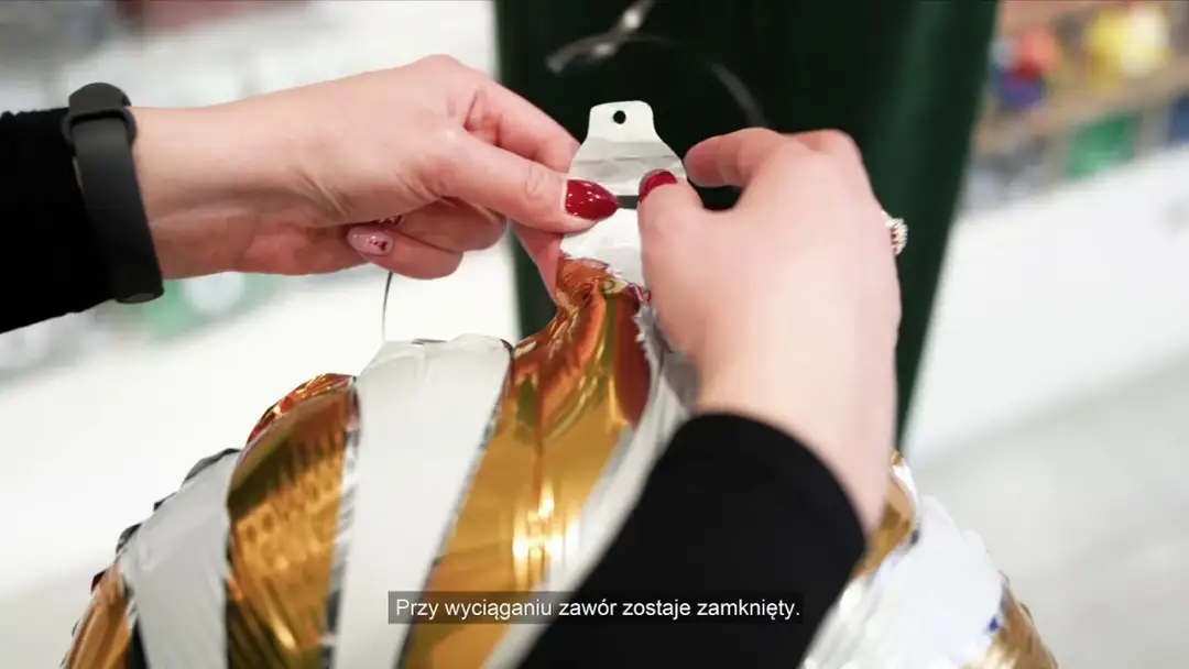 Jak zawiązać balon w prosty sposób, aby nie wypuścił powietrza