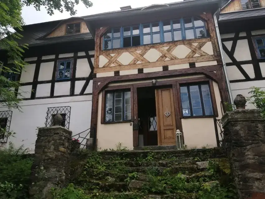 Zabytkowy dworek Mniszków 17: historia, architektura i okolice