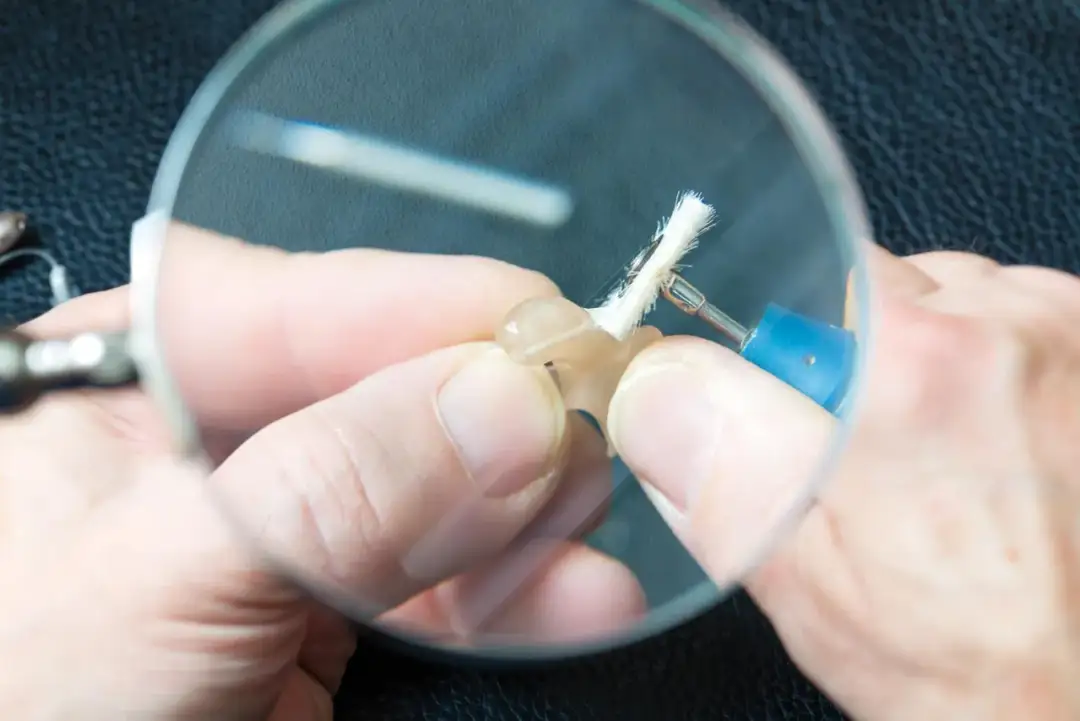 Ile kosztuje aparat słuchowy na nfz? Sprawdź ceny i dofinansowanie