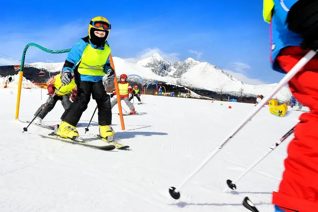 Jak dobrać buty narciarskie dla dzieci, aby uniknąć błędów i zapewnić bezpieczeństwo