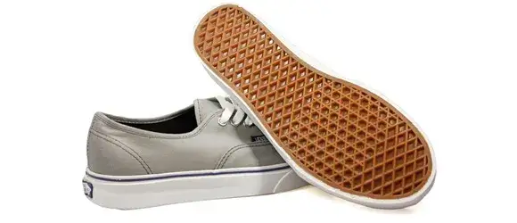 Czym się różnią vansy damskie od męskich? Kluczowe różnice i porady