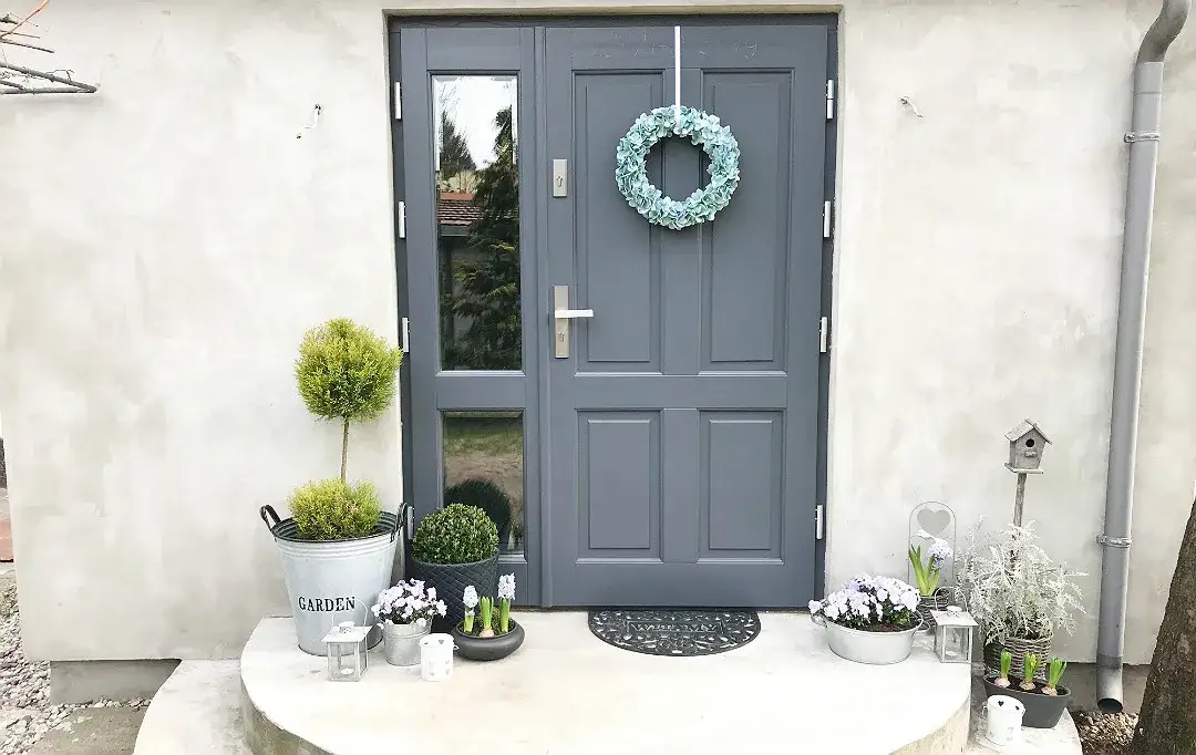 Jak zrobić i wybrać wianki na drzwi wejściowe: inspiracje i porady