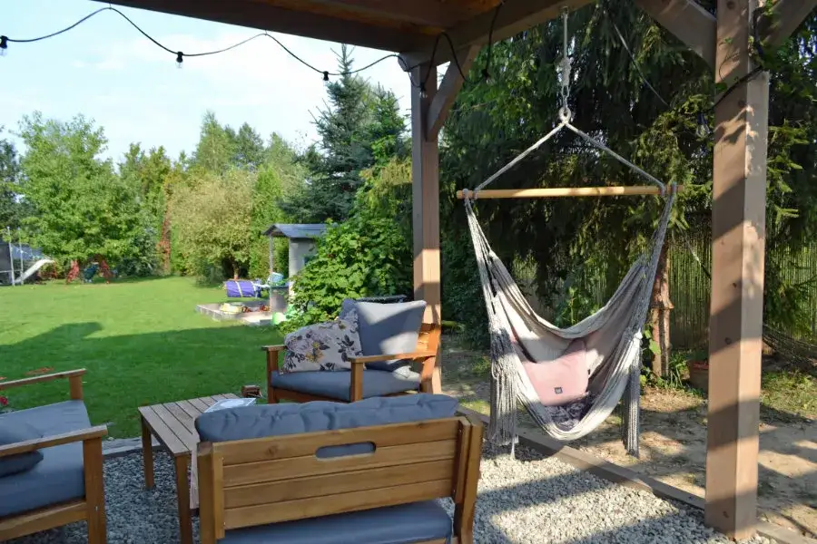 Jak zawiesić krzesło brazylijskie bezpiecznie i skutecznie w domu