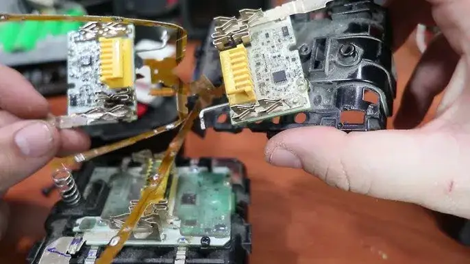 Jak rozebrać baterię Makita 12V i uniknąć kosztownych napraw