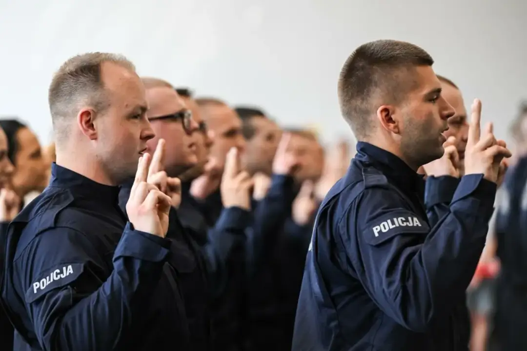Ile zarabia policjant? Zaskakujące fakty o pensjach w policji