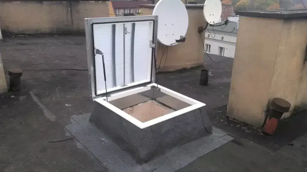 Właz na dach: Jak wybrać najlepszy model i uniknąć problemów?