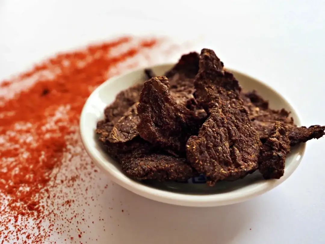 Suszona wołowina Biedronka: poznaj wartości odżywcze i opinie klientów