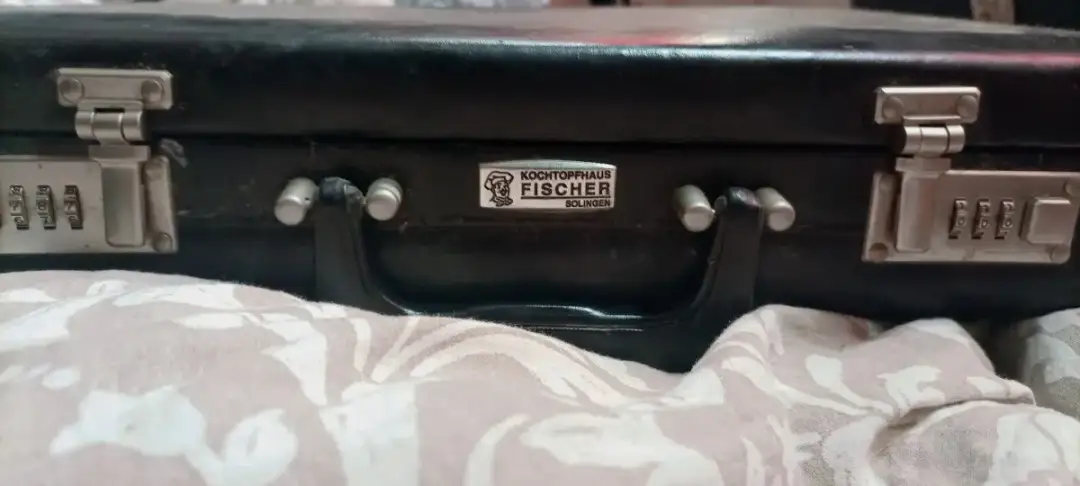 Jak otworzyć walizkę na szyfr bez kodu i uniknąć uszkodzeń