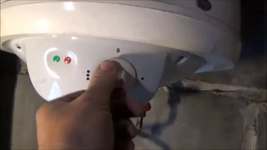 Jak sprawdzić grzałkę w bojlerze i uniknąć kosztownych napraw