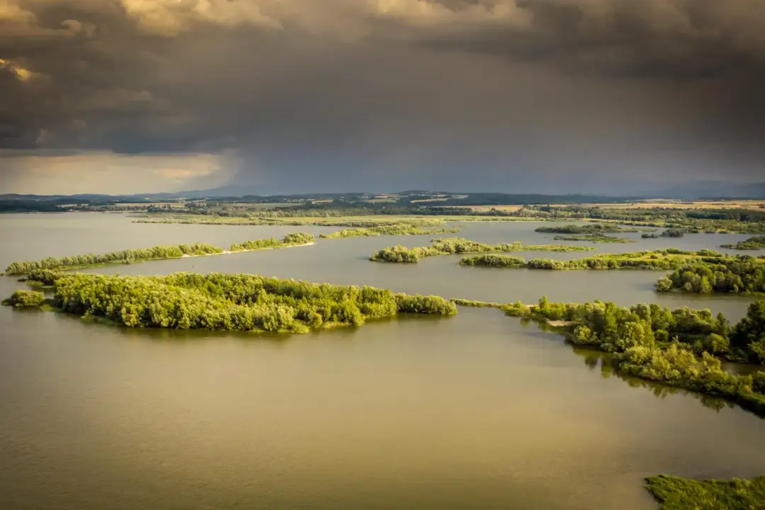 Jezioro Głębinowskie: piękno, atrakcje i tajemnice wód Nyskich
