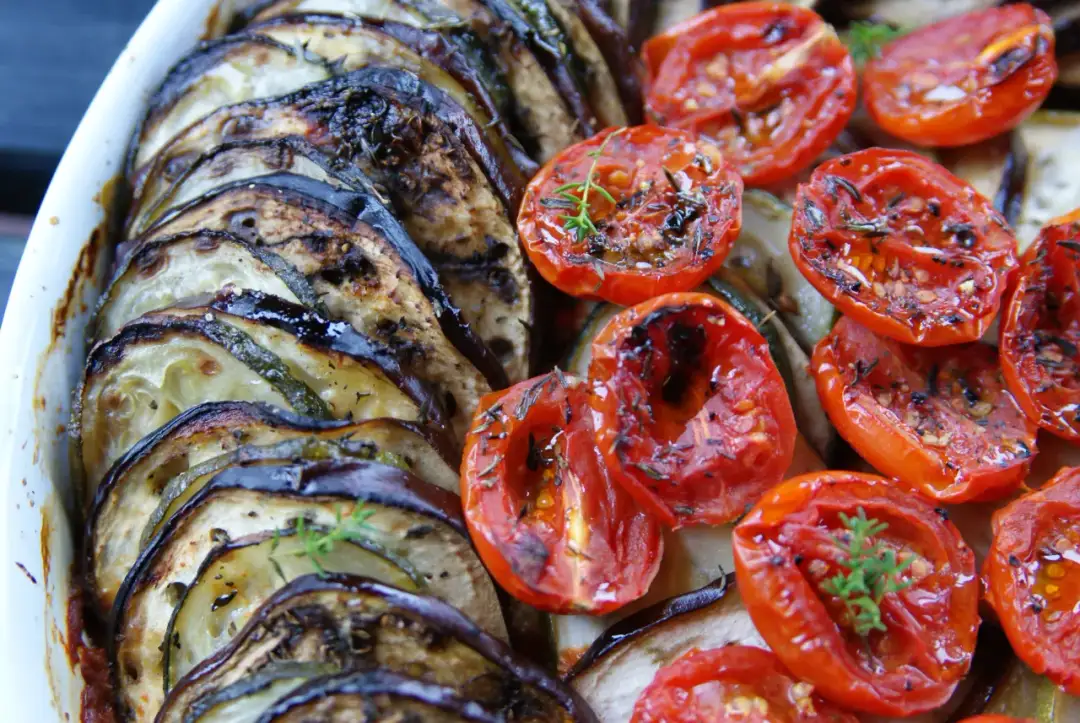 Zdrowa zapiekanka z cukinii i bakłażana rewolucja na talerzu, która zaskoczy smakiem