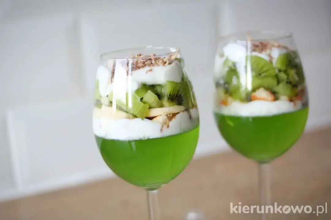 Galaretka z kiwi nie tężeje? Poznaj winowajcę i skuteczne triki!