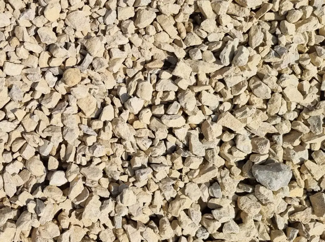 Kruszywo pod kostkę: Ile kosztuje? Ceny, transport i jak zaoszczędzić
