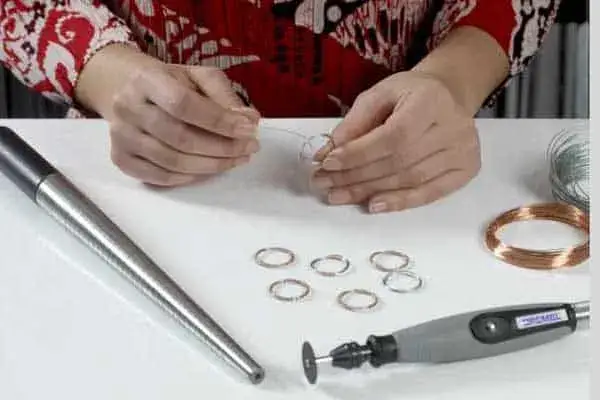 Jak zrobić biżuterię ekologiczną - proste sposoby na piękne ozdoby