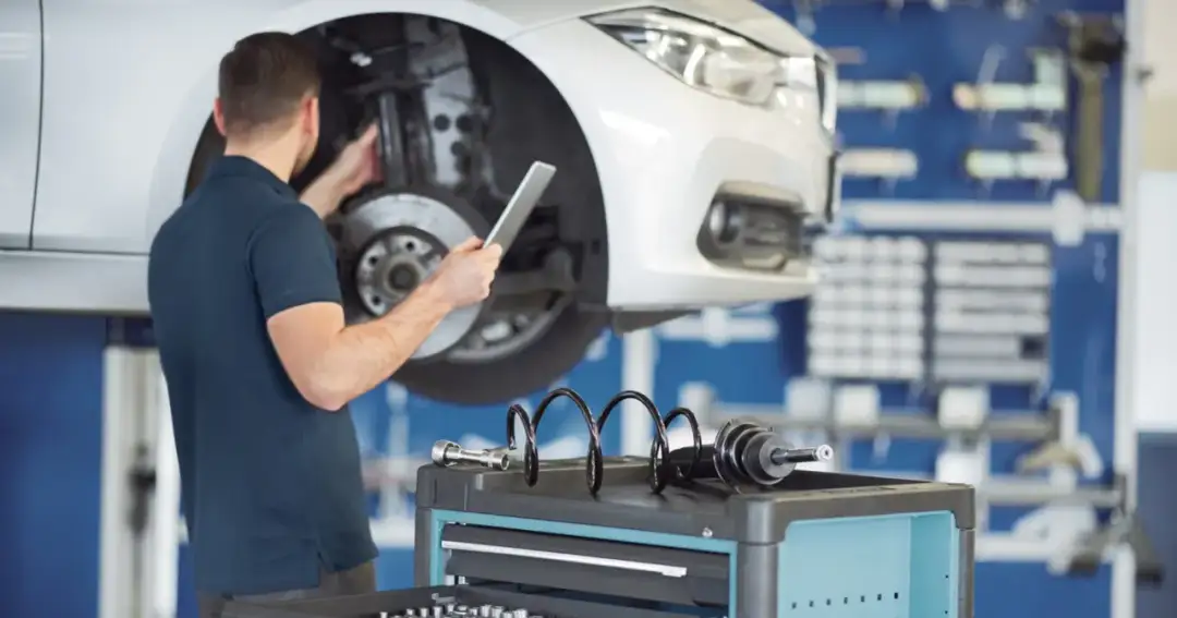 Kiedy wymienić amortyzatory w Passat B5? Oto 7 ważnych objawów