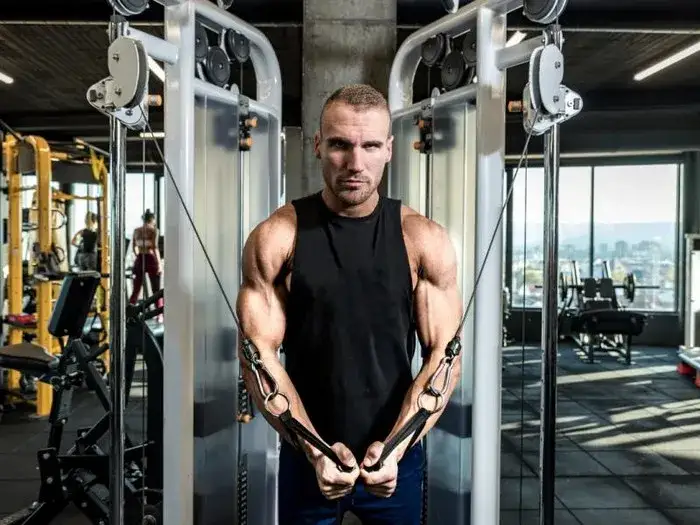 Skuteczne ćwiczenia na klatkę piersiową, które zmienią twoją sylwetkę