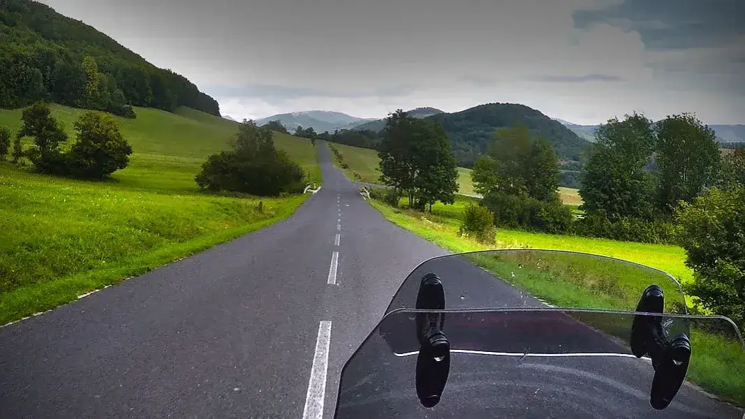 Najlepsze trasy motocyklowe w Słowacji – odkryj ukryte skarby