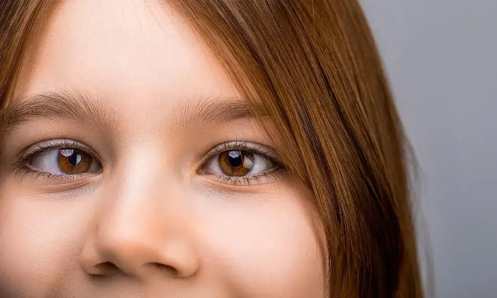 Na czym polega zez? Poznaj przyczyny, objawy i sposoby leczenia