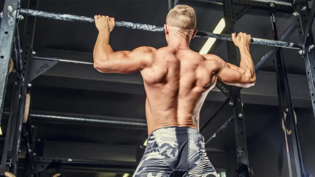 Jak się nazywa ćwiczenie na drążku? Poznaj nazwy i techniki!