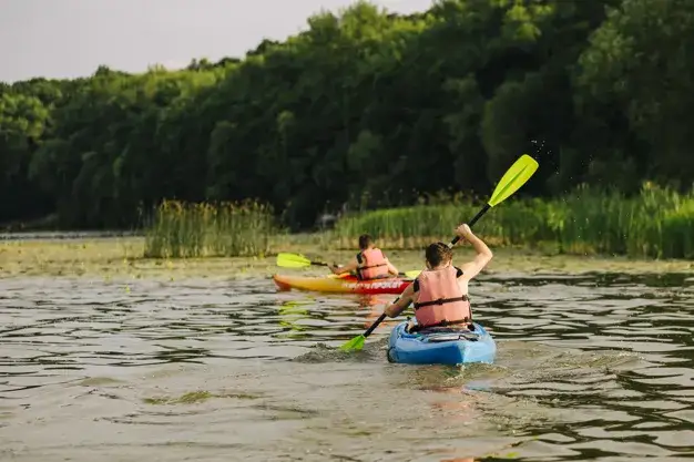 Spływ kajakowy Bardo - emocjonujące trasy dla każdego poziomu umiejętności