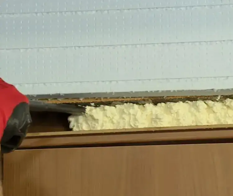 Ile pianki do montażu drzwi? Sprawdź, aby uniknąć błędów