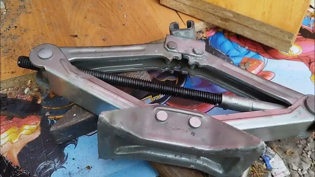 Gdzie jest lewarek w toyocie yaris 3? Oto, co musisz wiedzieć