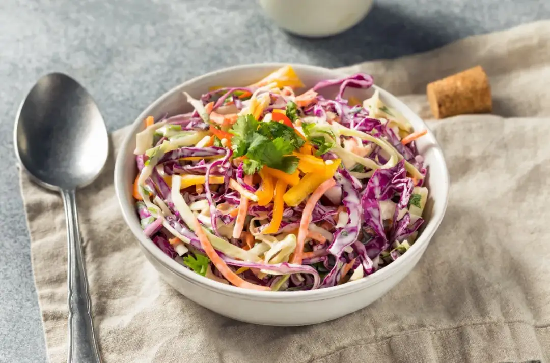 Jakie surówki do obiadu – zdrowe i smaczne przepisy na każdą okazję