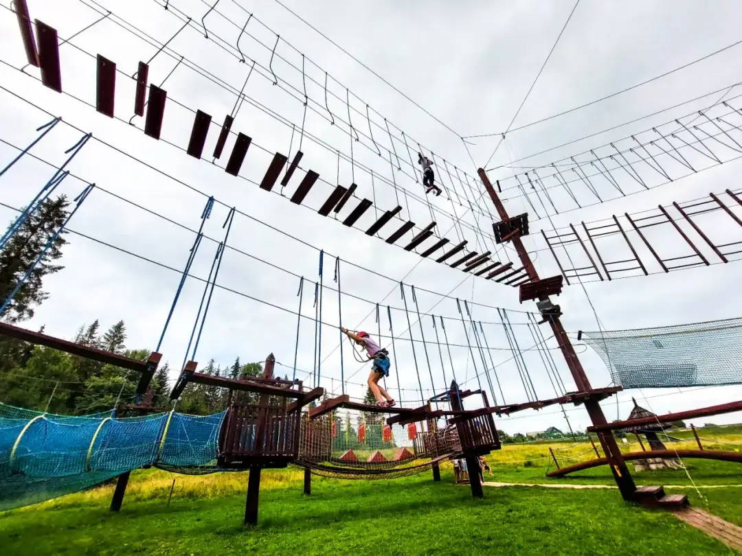 Park linowy Trąbki - wyjątkowe atrakcje i niezapomniane chwile