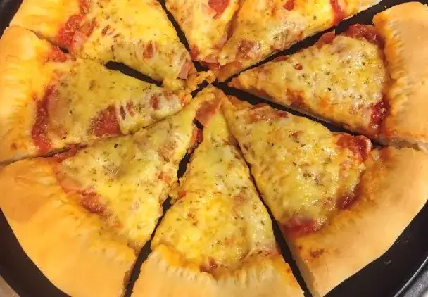 Przepis na pizzę jak z Pizza Hut – idealna domowa wersja, którą pokochasz