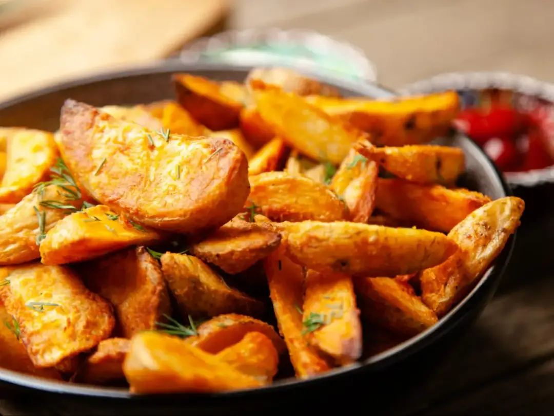 Ile się piecze frytki w piekarniku, aby były idealnie chrupiące?