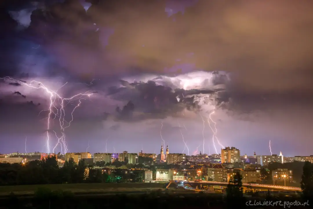 Jak zrobić zdjęcie błyskawicy? Poradnik krok po kroku