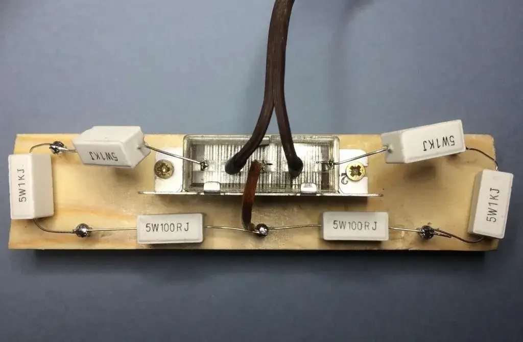 Prostownik selenowy czy diodowy? Wybierz mądrze!