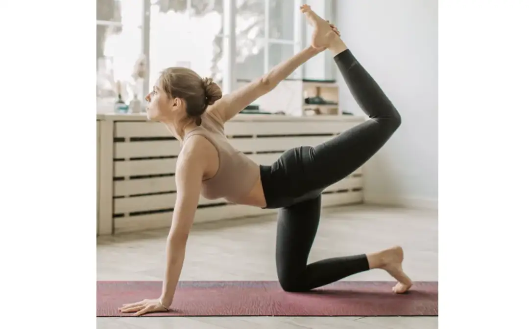 Mata do ćwiczeń do jogi dla początkujących – jak wybrać pierwszą matę i czego unikać?