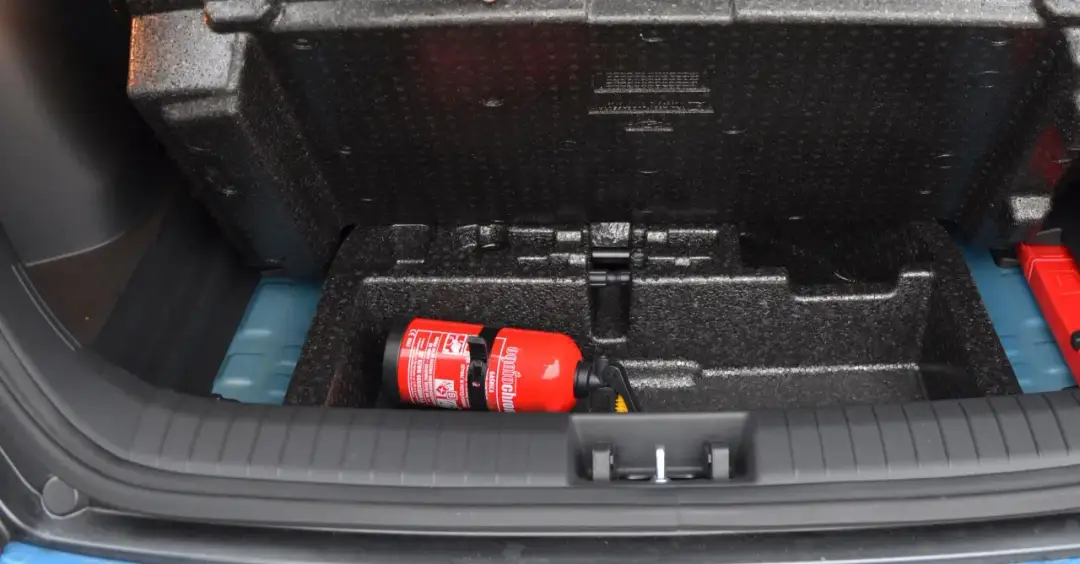 Gdzie wozić gaśnicę w samochodzie, aby zapewnić bezpieczeństwo?