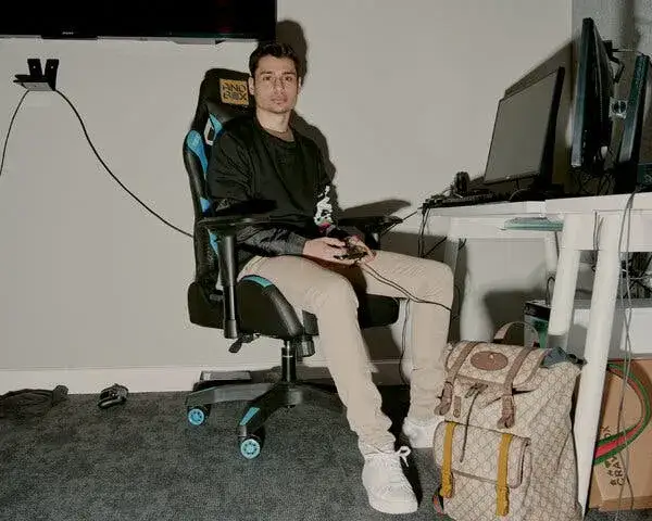 Gamingowy streetwear: Jak PC kształtuje modę? Przewodnik po stylu