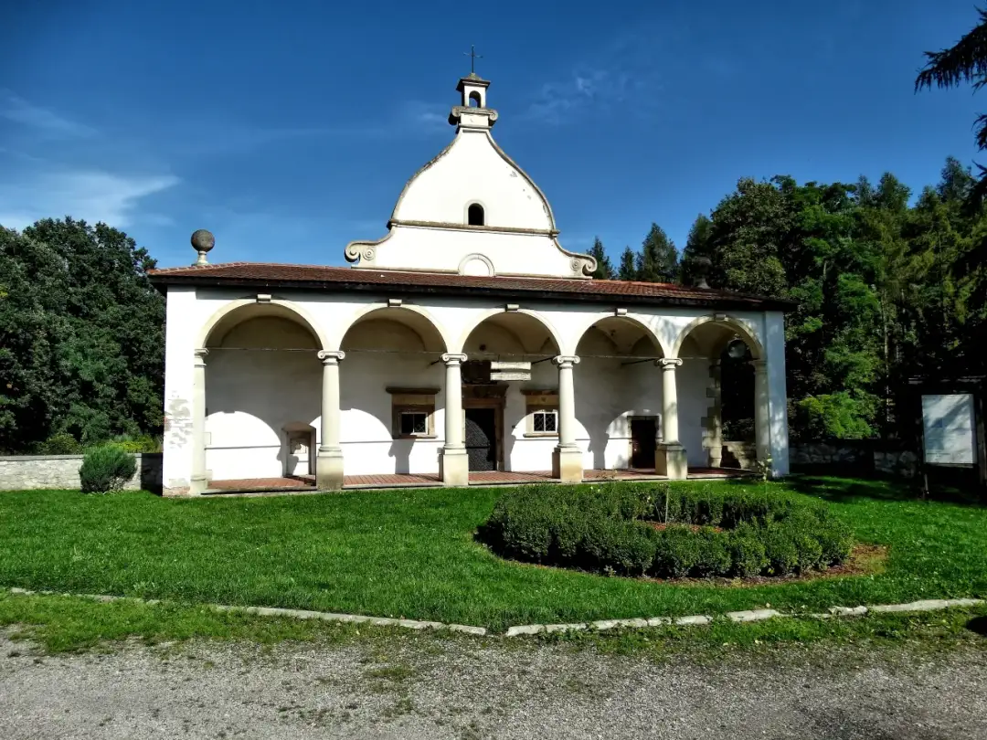 Pałac Mirów w Książu Wielkim: historia, architektura i tajemnice