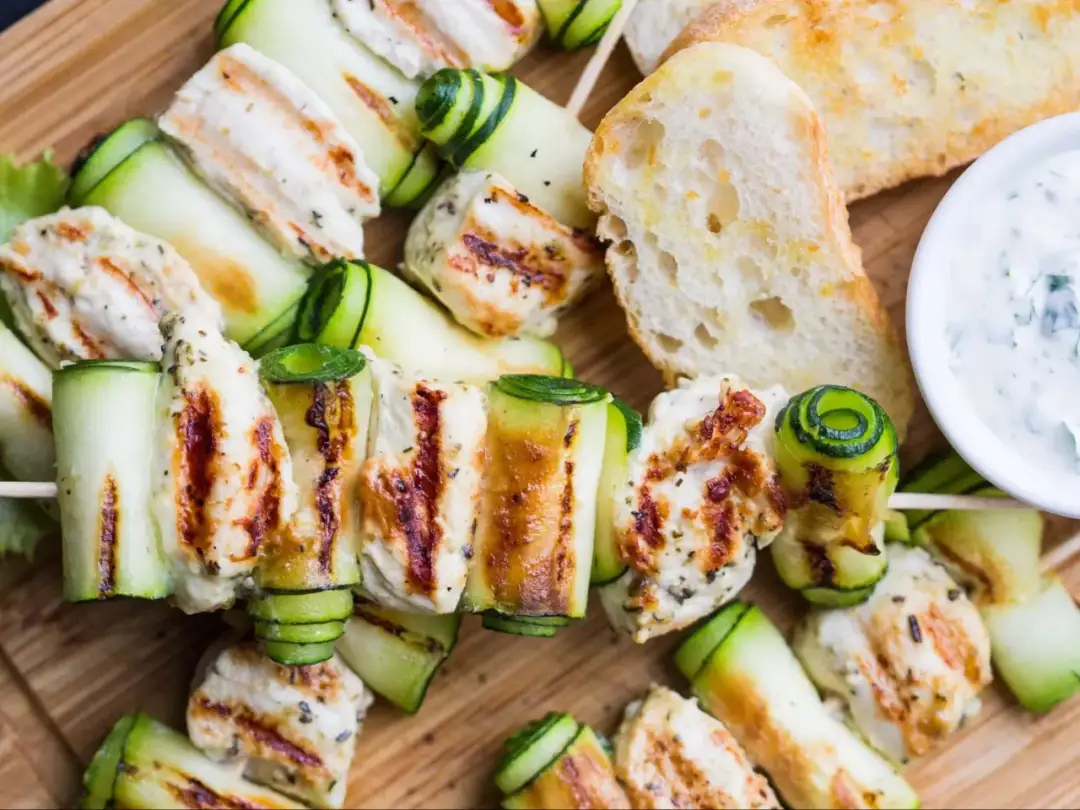 Szaszłyki na grilla z kurczaka – prosty przepis na idealne danie