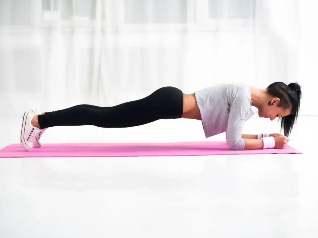 Deska: codziennie czy 3x w tyg.? Plan na płaski brzuch!