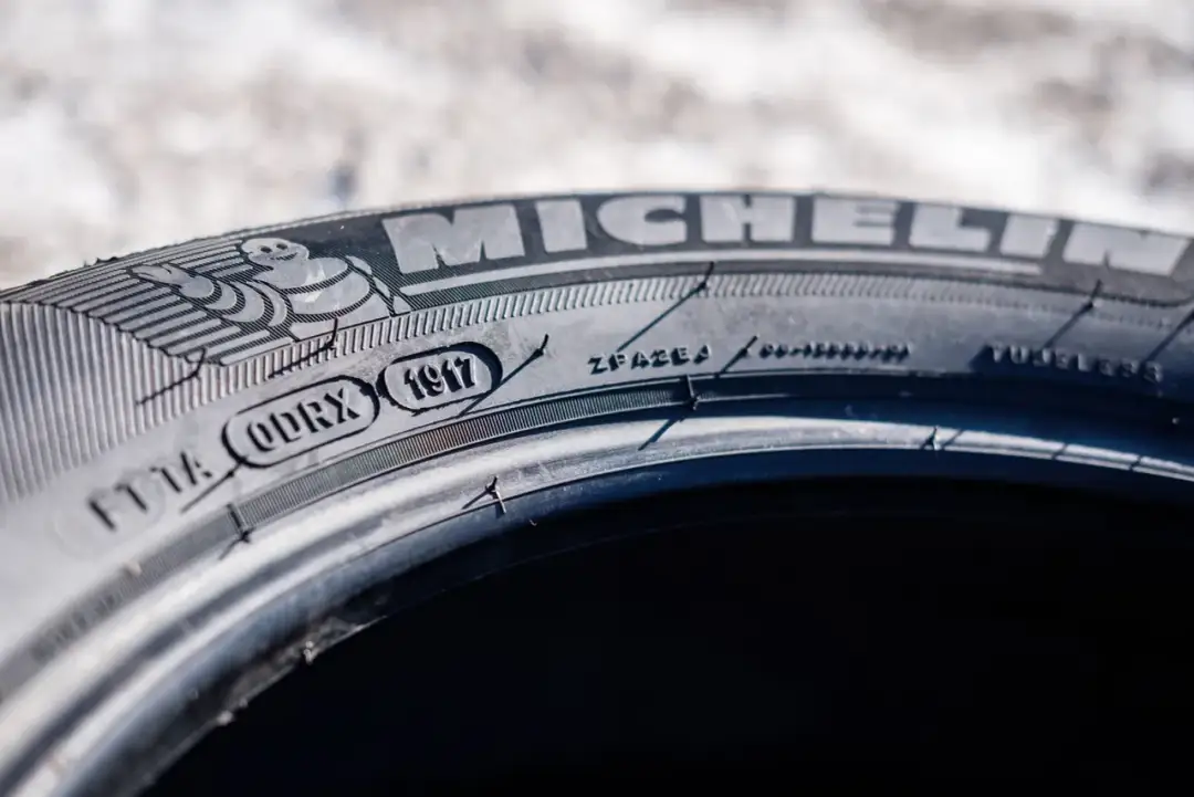 Wiek opony to bezpieczeństwo! Sprawdź kod DOT w 30 s.