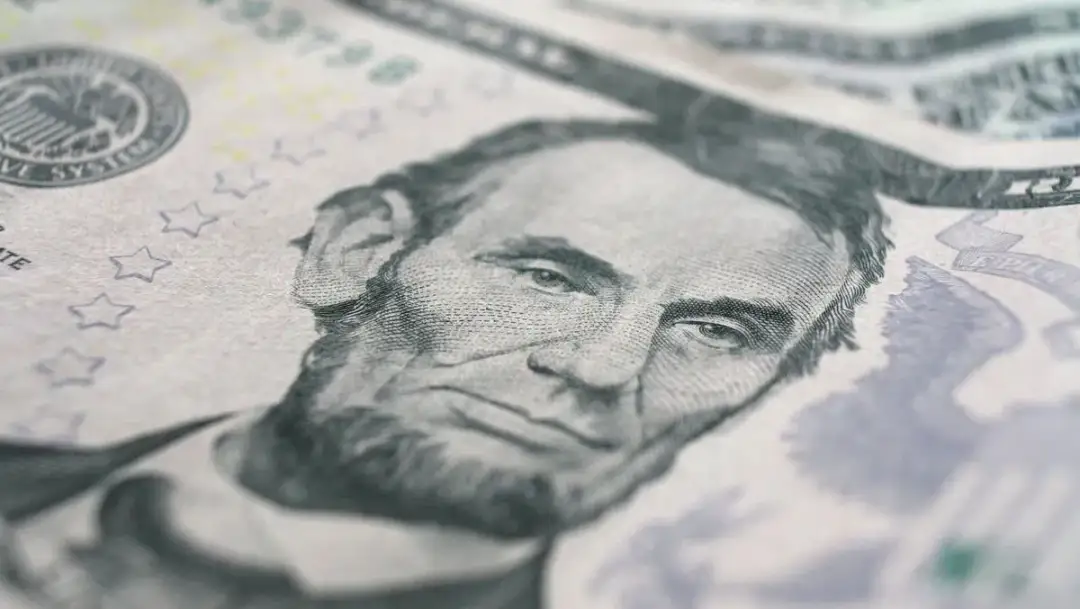 Ile zarabia prezydent USA? Zaskakujące fakty o pensji i przywilejach