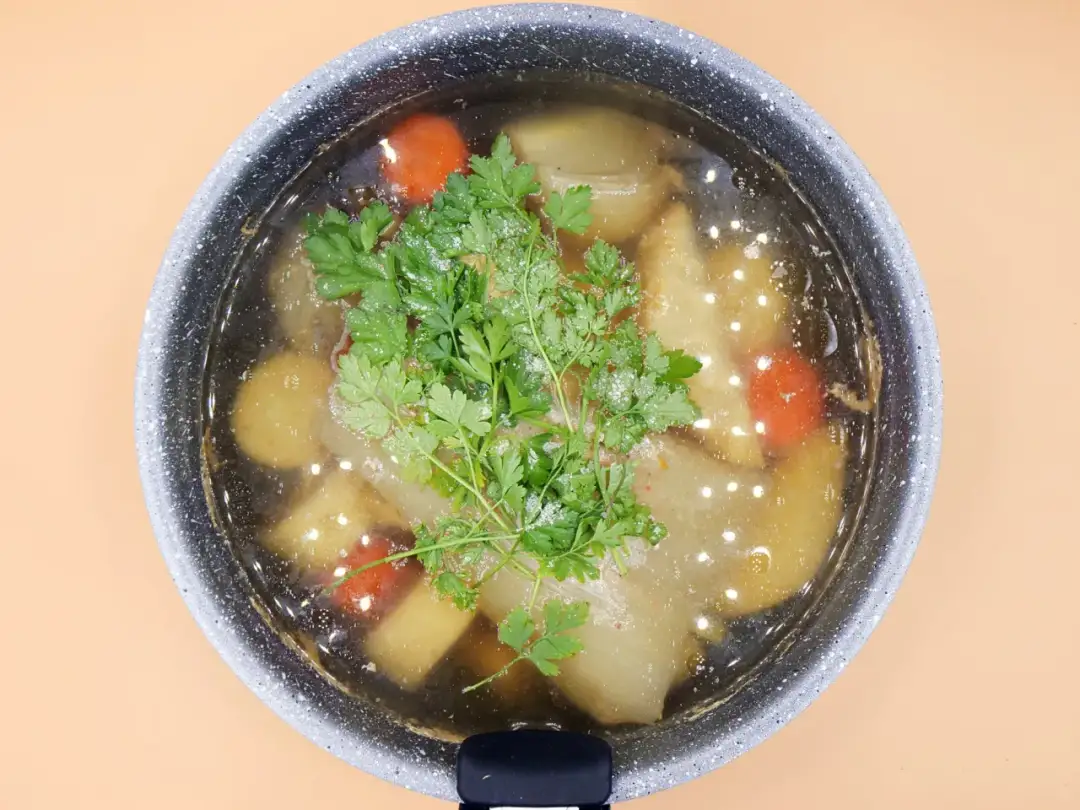 Rosół drobiowy kcal – poznaj kaloryczność i zdrowe dodatki