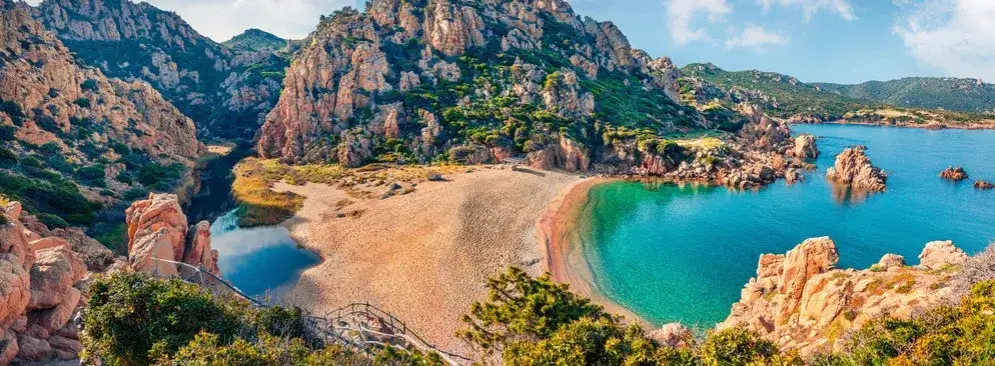 Co warto zobaczyć na Sardynii: 10 najlepszych atrakcji dla turystów
