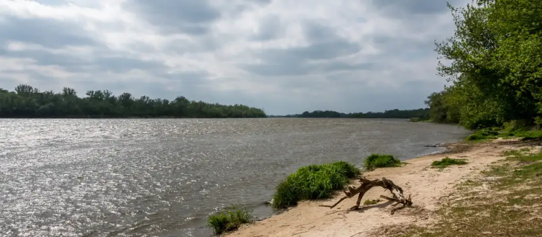 Gdzie znaleźć najlepsze plaże blisko Warszawy? 7 letnich hitów