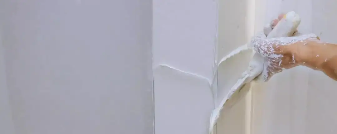 Ile muszą schnąć tynki i wylewki? Sprawdź, co wpływa na czas schnięcia