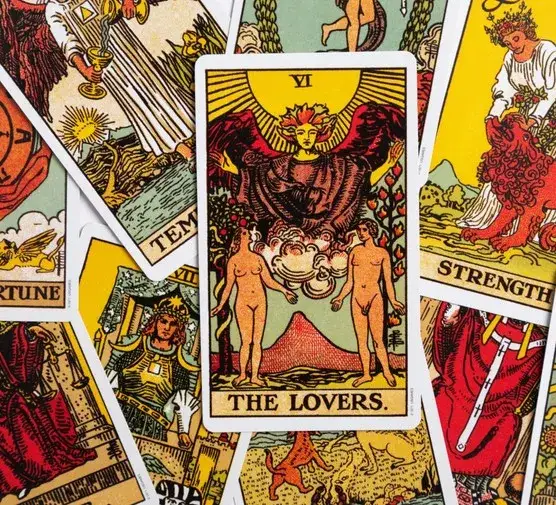 Przepowiednia z Tarota: Jak jedna karta może zmienić Twoje życie