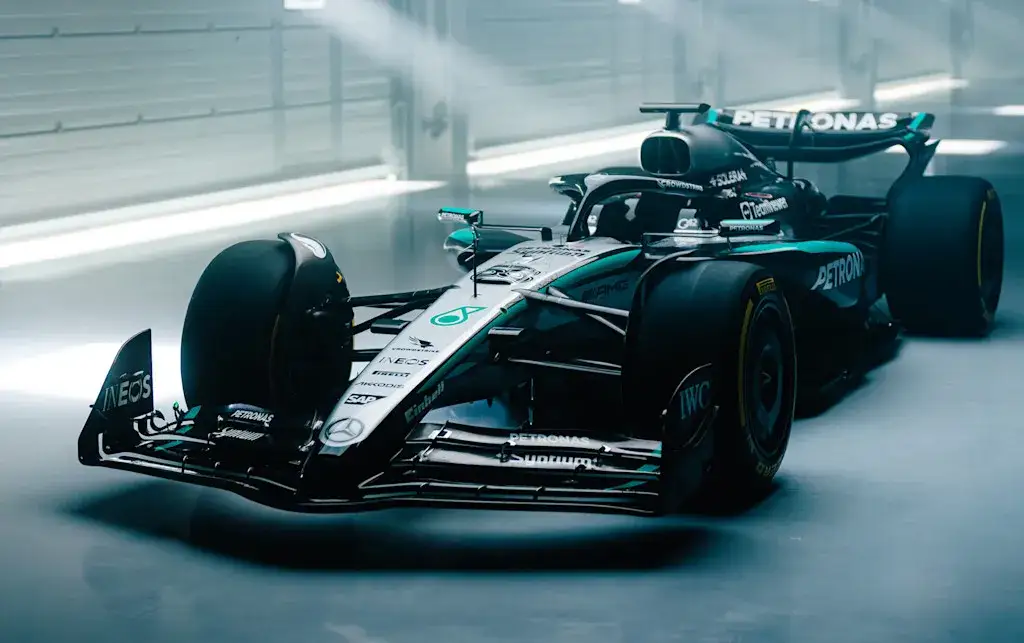 Sklep Mercedes AMG F1 - Odkryj oryginalne akcesoria i odzież